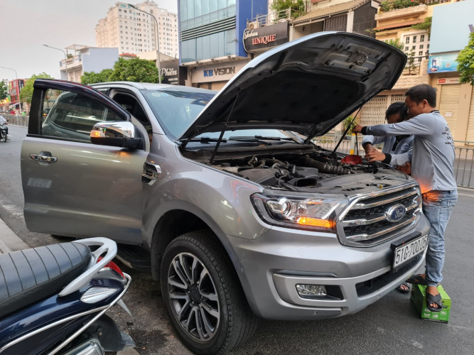 bình ắc quy xe Ford tại TPHCM