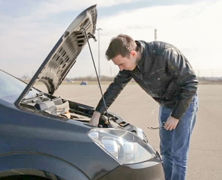 Lợi ích của việc sử dụng bộ sạc ắc quy ô tô