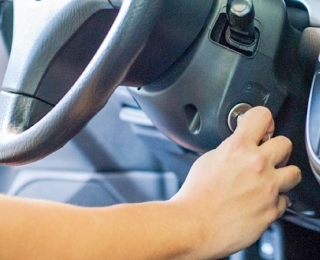 Lý do vì sao xe ô tô đề không nổ và cách giải quyết